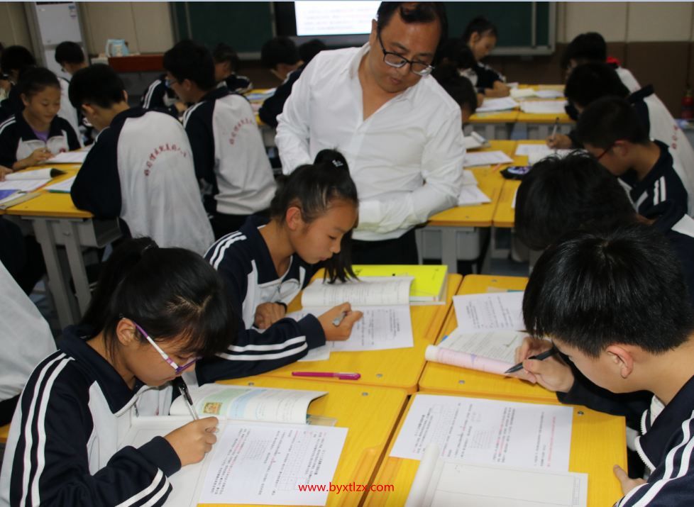 雄县第一初级中学庞建威老师到同连中学讲座”