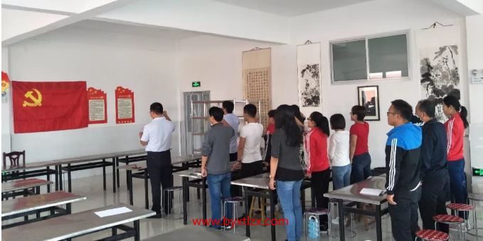 同连中学召开党支部换届选举大会”