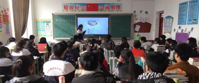 我校各班召开“崇尚英雄，精忠报国”爱国教育主题班会”