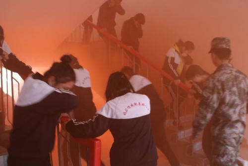 珍爱生命，防患于未然——同连中学开展消防安全逃生演练活动”