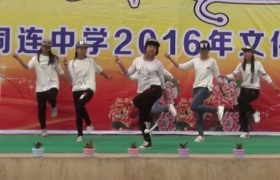  2014级1班  舞蹈《偶像万万岁》