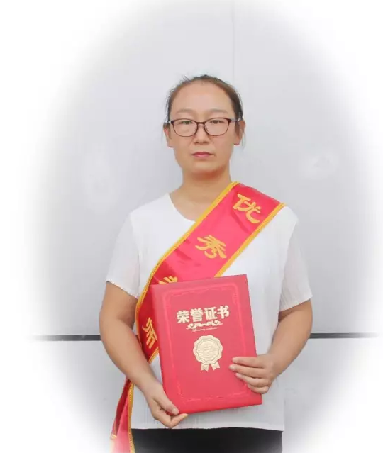 我校李颖老师获2017年“一师一优课、一课一名师”活动部级优课奖”