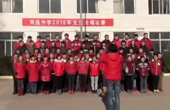 博野县同连中学2015元旦合唱比赛七年级四班《打靶归来》