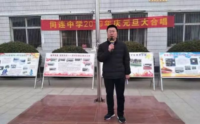 我校举行“学雷锋活动月”启动仪式”