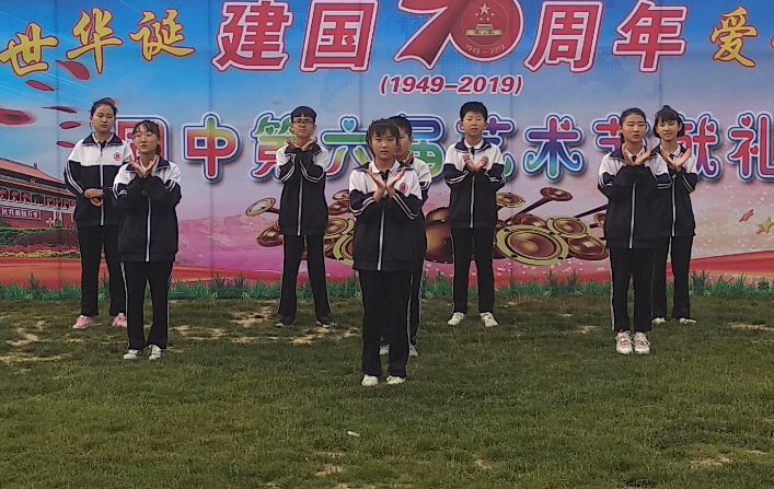 合唱《最好的未来》”