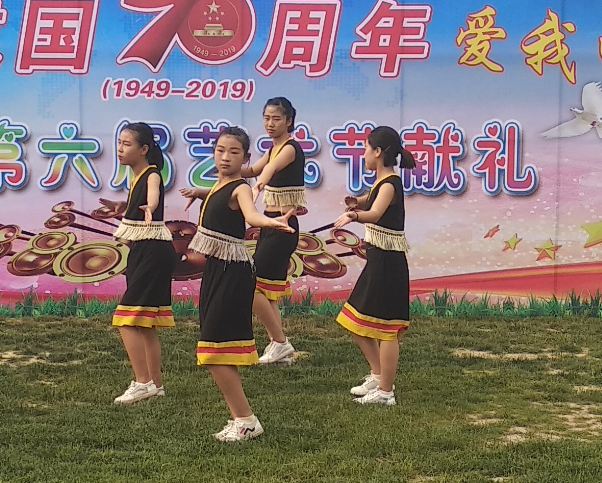舞蹈《碧波孔雀》