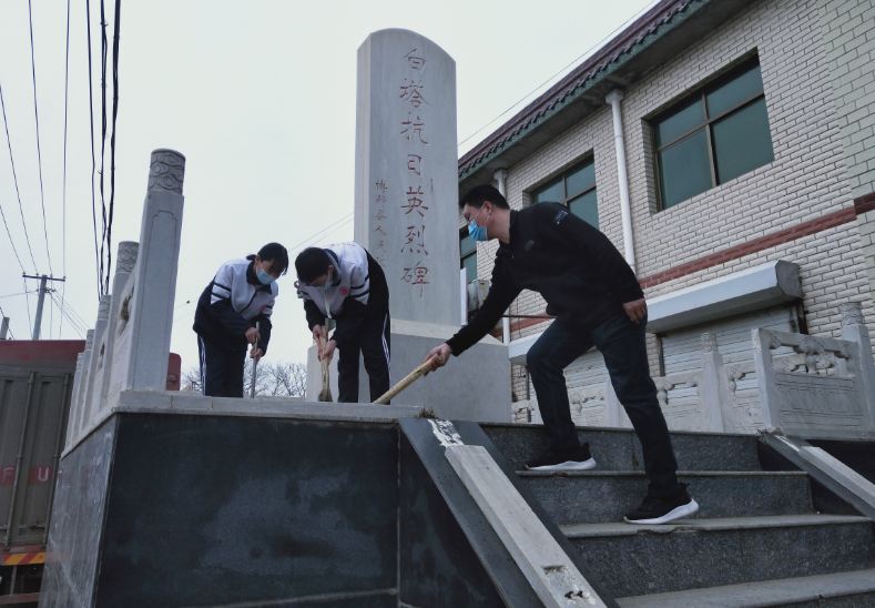 同连中学 举行“清明祭英烈”教育活动”